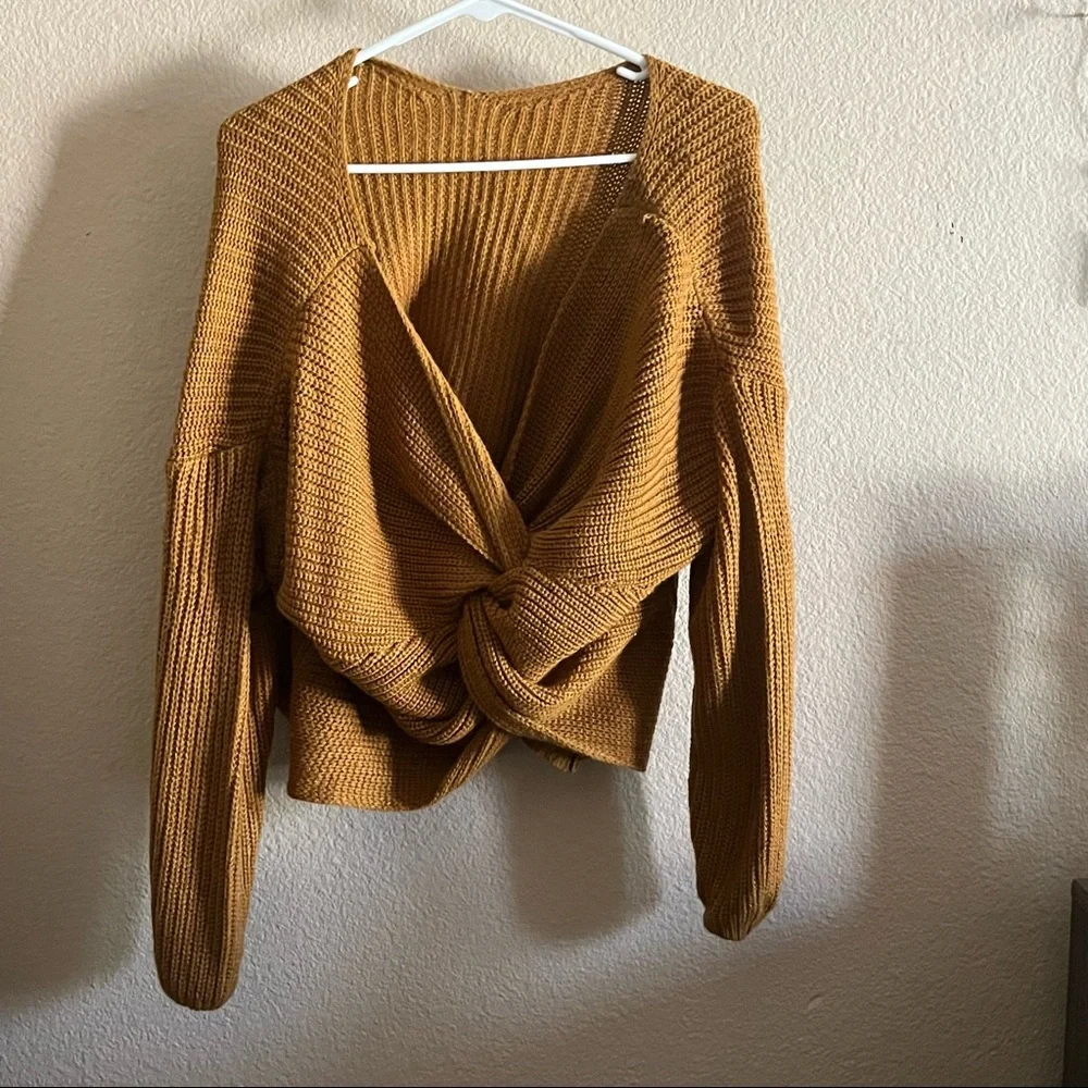 Sweater - Picture 1 of 3